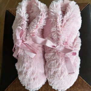 NWOT DENVER HAYES Pink Bootie Style Slippers Large